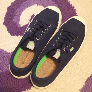 Women's Cariuma Sneekers